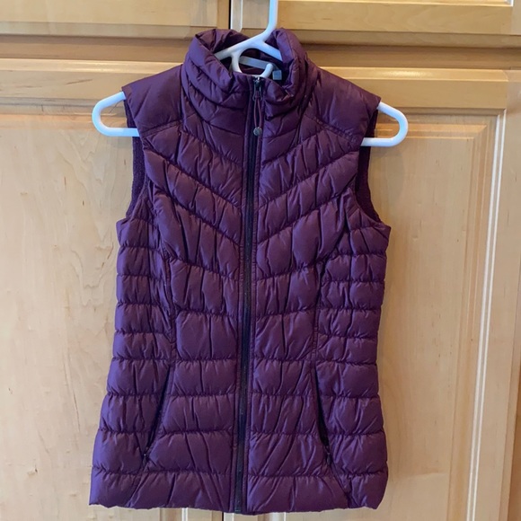Athleta Jackets & Blazers - Athleta Downalicious Goose Down Puffer Vest